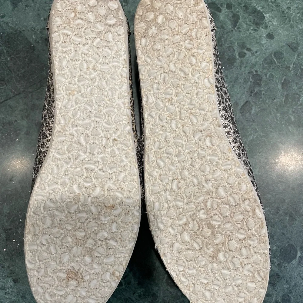 TOMS Print Slip-On Shoes - Picture 4 of 8